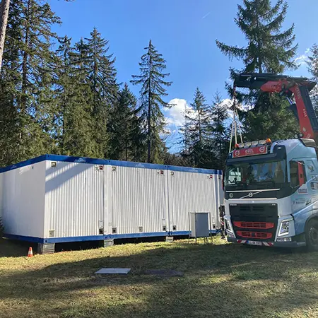 Duschcontainer im Wald