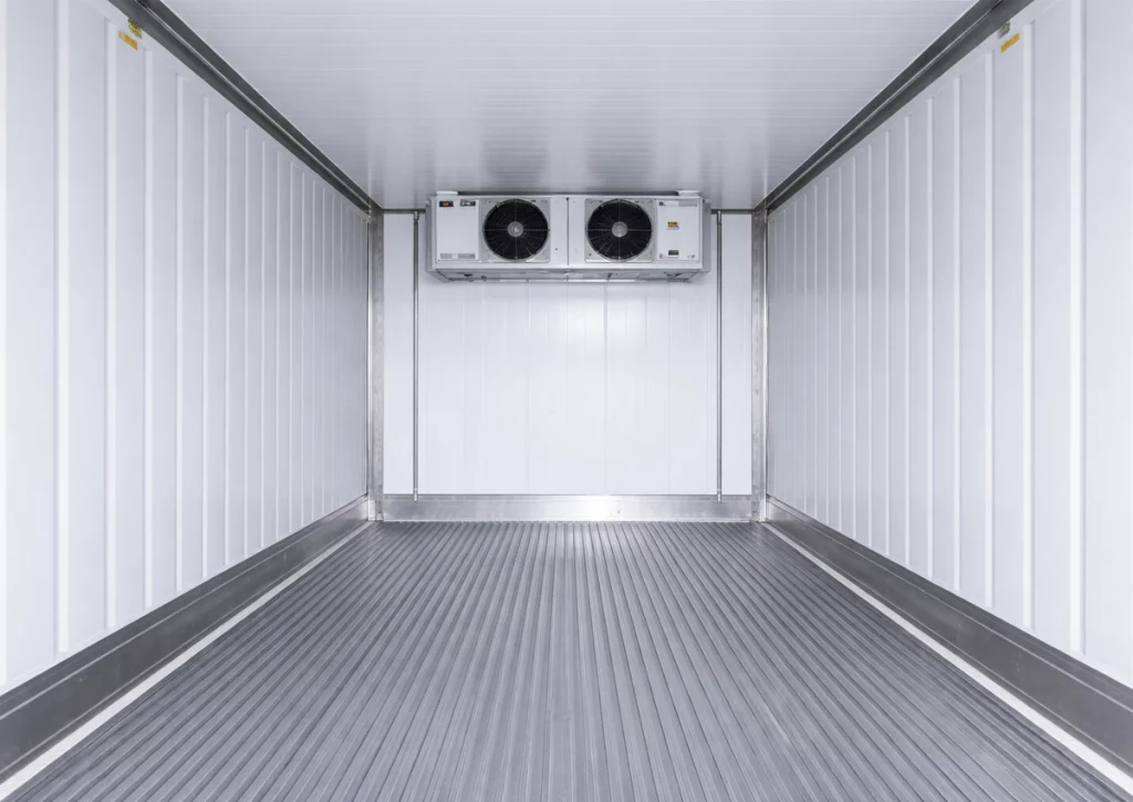 Kühlcontainer von innen: Geräuscharme Kühlaggregate und präzise Temperaturregelung